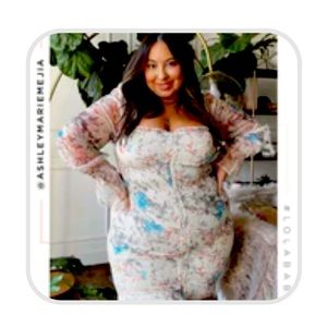 Cute floral off the shoulder dress. Easy date night piece or casual summer dress